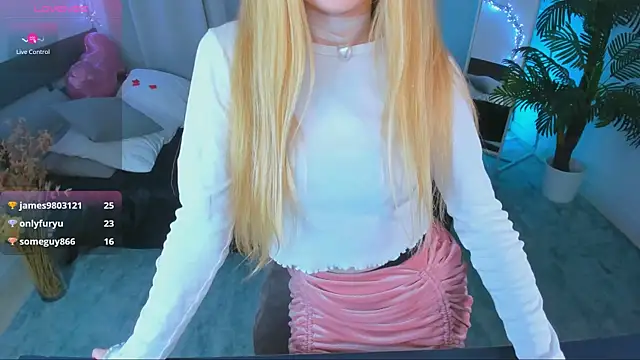 Laly Peach online show from 16, 2, 2025