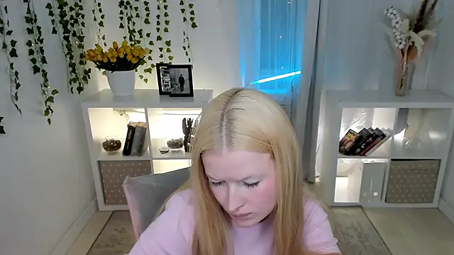 Laly Peach online show from 3, 4, 2026