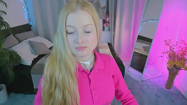 Laly Peach online show from 15, 3, 2025