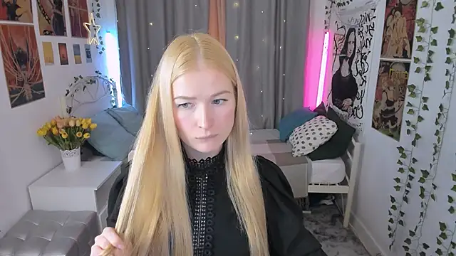 Laly Peach online show from 9, 11, 2025