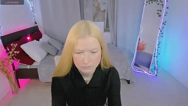 Laly Peach online show from 11, 3, 2026