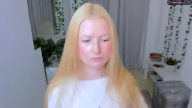 Laly Peach online show from 27, 5, 2026