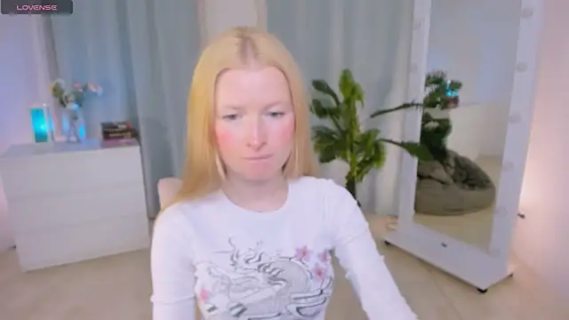 Laly Peach online show from 30, 5, 2026
