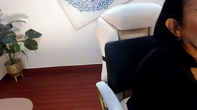 Snapshot of mom_xxx chatting on 9, 2, 2026 mom xxx online show from 9, 2, 2026