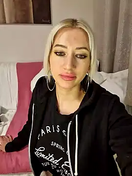 Snapshot of Fuck-Gina chatting on 9, 2, 2025 Fuck-Gina online show from 9, 2, 2025