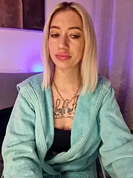 Snapshot of Fuck-Gina chatting on 3, 3, 2025 Fuck-Gina online show from 3, 3, 2025