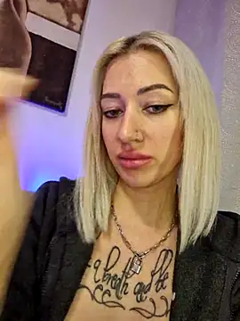 Snapshot of Fuck-Gina chatting on 9, 2, 2025 Fuck-Gina online show from 9, 2, 2025