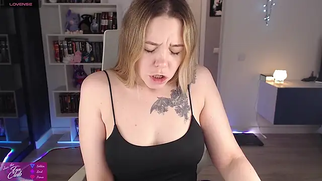 Emma Bryan online show from 14, 12, 2025