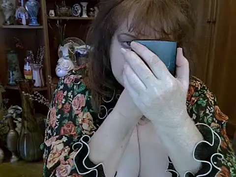 Snapshot of ElenaZed chatting on 11, 10, 2025 ElenaZed online show from 11, 10, 2025