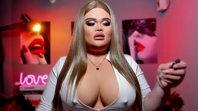 Snapshot of KarolinaThompson chatting on 25, 9, 2025 KarolinaThompson online show from 25, 9, 2025