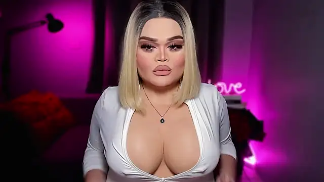 Snapshot of KarolinaThompson chatting on 18, 2, 2026 KarolinaThompson online show from 18, 2, 2026