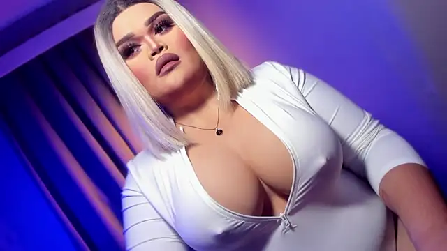 Snapshot of KarolinaThompson chatting on 18, 3, 2025 KarolinaThompson online show from 18, 3, 2025