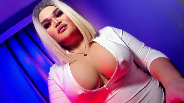 Snapshot of KarolinaThompson chatting on 22, 3, 2025 KarolinaThompson online show from 22, 3, 2025