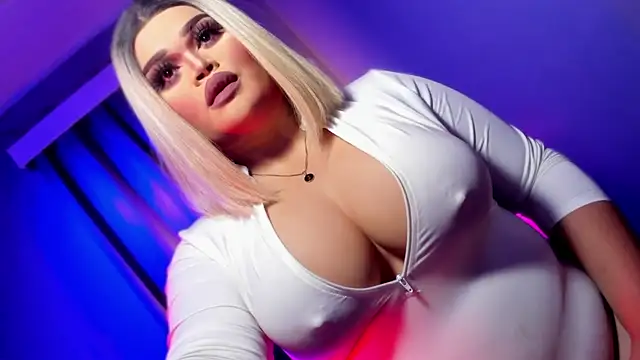 Snapshot of KarolinaThompson chatting on 22, 3, 2025 KarolinaThompson online show from 22, 3, 2025