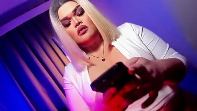 Snapshot of KarolinaThompson chatting on 18, 3, 2025 KarolinaThompson online show from 18, 3, 2025