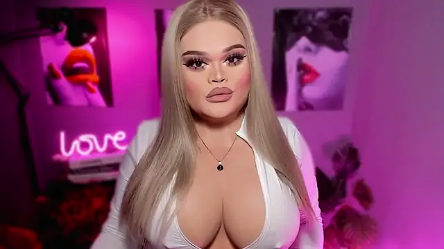 Snapshot of KarolinaThompson chatting on 2, 11, 2025 KarolinaThompson online show from 2, 11, 2025