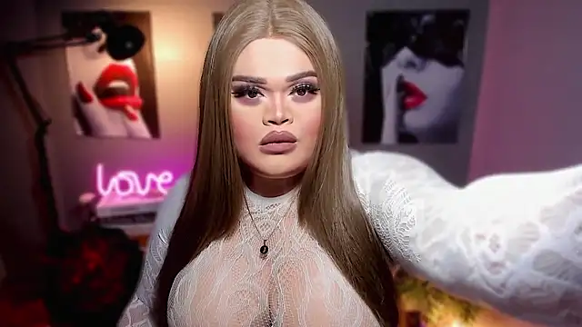 Snapshot of KarolinaThompson chatting on 21, 10, 2025 KarolinaThompson online show from 21, 10, 2025