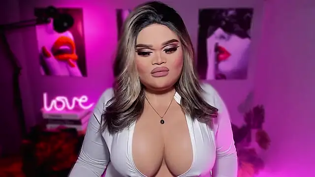 Snapshot of KarolinaThompson chatting on 16, 12, 2025 KarolinaThompson online show from 16, 12, 2025