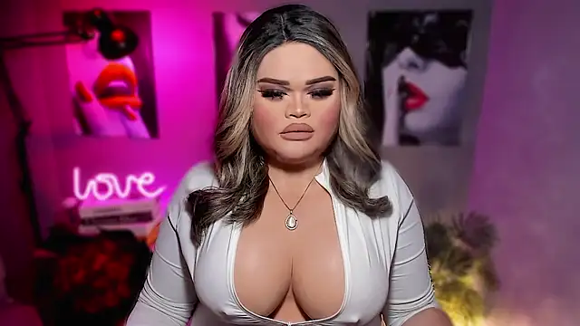 Snapshot of KarolinaThompson chatting on 25, 10, 2025 KarolinaThompson online show from 25, 10, 2025