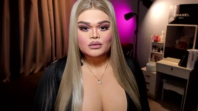 Snapshot of KarolinaThompson chatting on 3, 12, 2024 KarolinaThompson online show from 3, 12, 2024