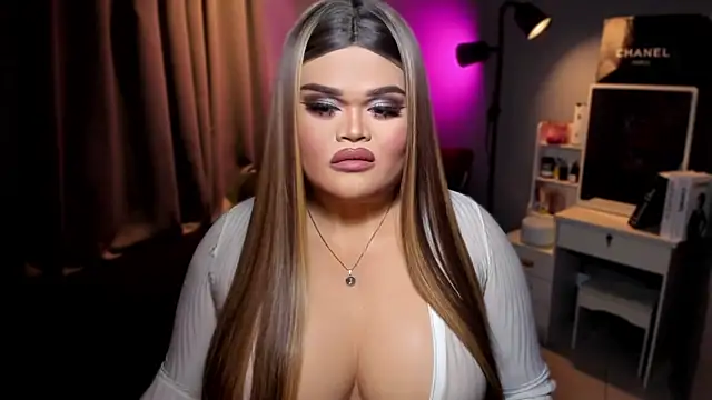 Snapshot of KarolinaThompson chatting on 1, 12, 2024 KarolinaThompson online show from 1, 12, 2024