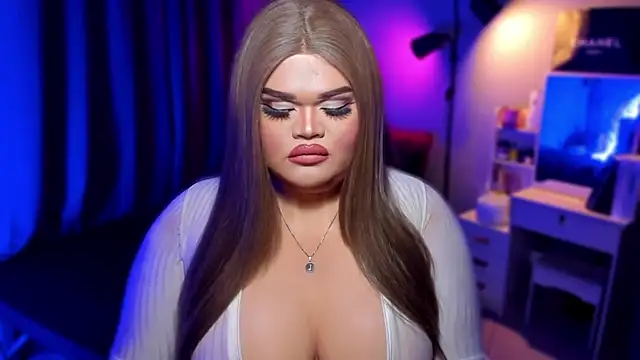 Snapshot of KarolinaThompson chatting on 8, 12, 2024 KarolinaThompson online show from 8, 12, 2024