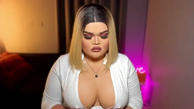 Snapshot of KarolinaThompson chatting on 20, 2, 2025 KarolinaThompson online show from 20, 2, 2025