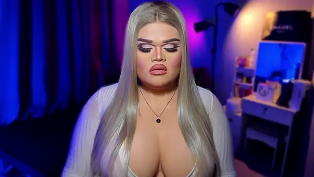 Snapshot of KarolinaThompson chatting on 13, 12, 2024 KarolinaThompson online show from 13, 12, 2024