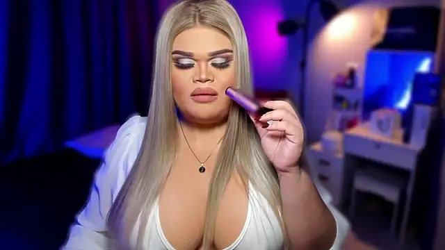 Snapshot of KarolinaThompson chatting on 19, 1, 2025 KarolinaThompson online show from 19, 1, 2025