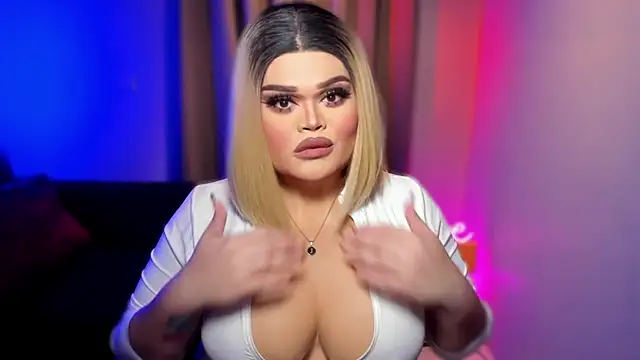 Snapshot of KarolinaThompson chatting on 5, 3, 2025 KarolinaThompson online show from 5, 3, 2025