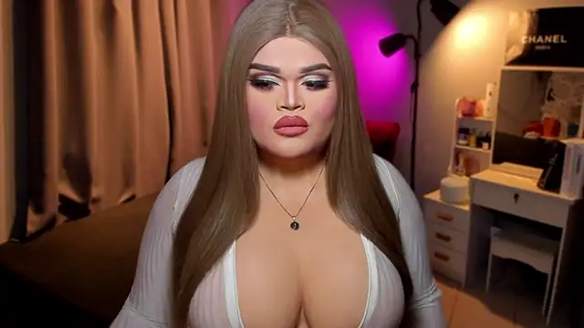 Snapshot of KarolinaThompson chatting on 7, 12, 2024 KarolinaThompson online show from 7, 12, 2024