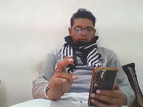 Snapshot of Kumarjay330 chatting on 17, 12, 2025 Kumarjay330 online show from 17, 12, 2025