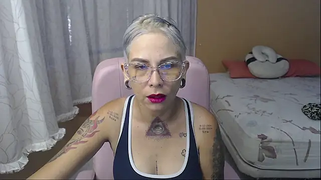 moon cat85 online show from 17, 6, 2026