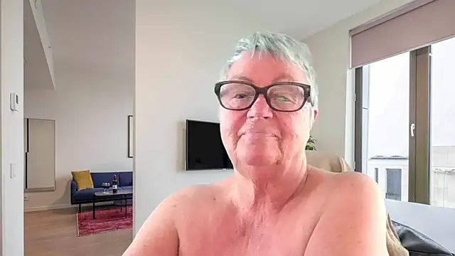 GrannyChrissy68 online show from 6, 5, 2026