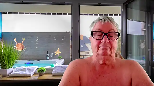 GrannyChrissy68 online show from 16, 5, 2026
