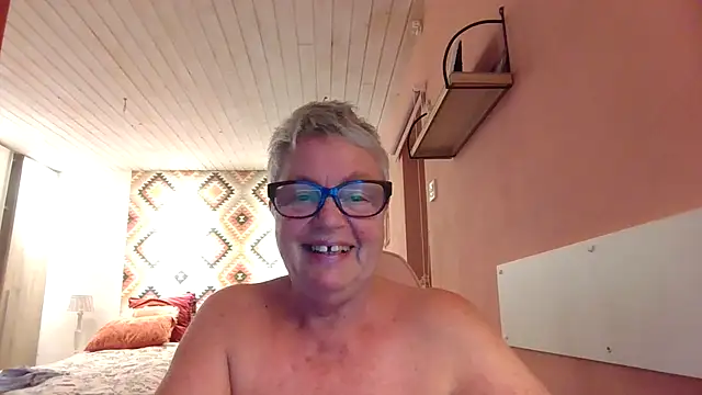 GrannyChrissy68 online show from 15, 9, 2025
