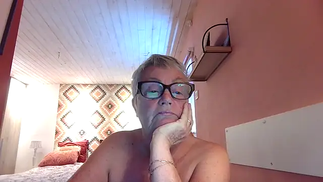 GrannyChrissy68 online show from 14, 9, 2025