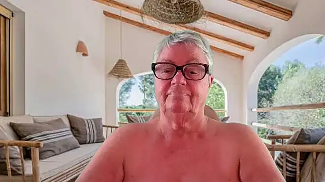 GrannyChrissy68 online show from 26, 4, 2026