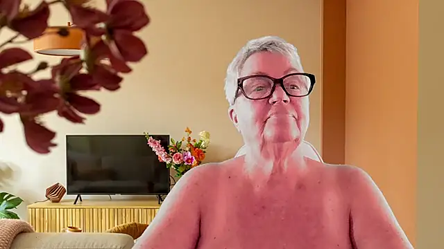 GrannyChrissy68 online show from 6, 2, 2026