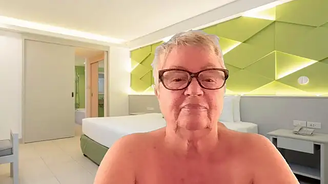 GrannyChrissy68 online show from 27, 3, 2026