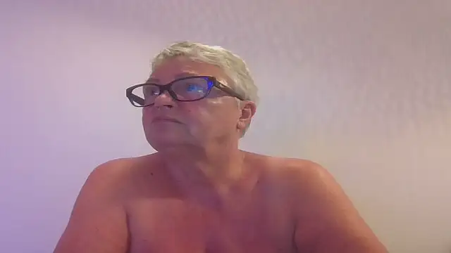 GrannyChrissy68 online show from 8, 10, 2025