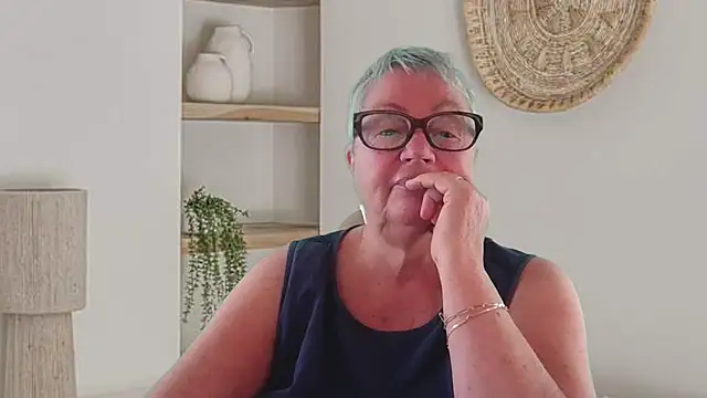 GrannyChrissy68 online show from 9, 5, 2026