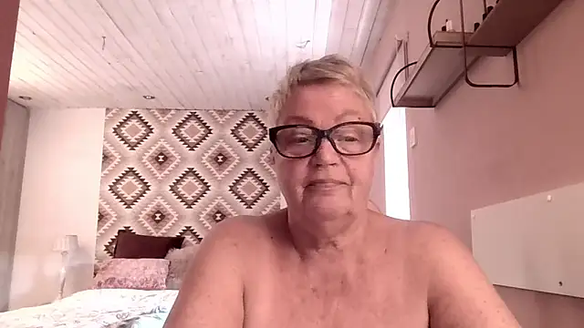GrannyChrissy68 online show from 28, 2, 2026