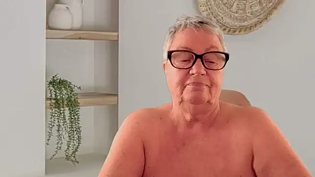 GrannyChrissy68 online show from 28, 5, 2026