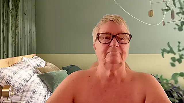 GrannyChrissy68 online show from 25, 3, 2026