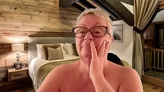 GrannyChrissy68 online show from 16, 3, 2026