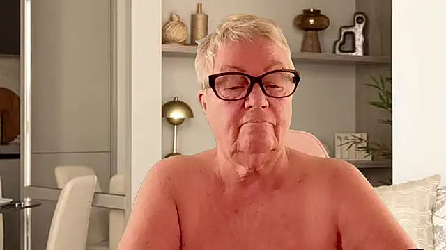 GrannyChrissy68 online show from 10, 4, 2026