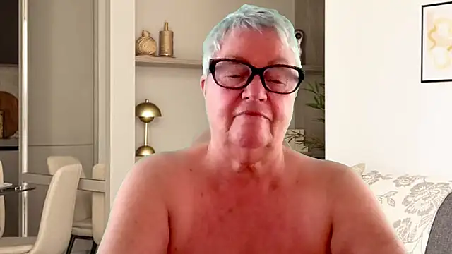GrannyChrissy68 online show from 17, 4, 2026