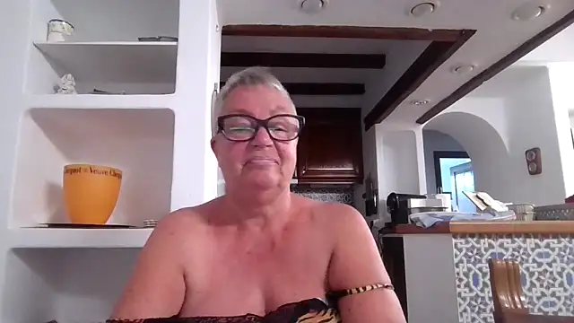 GrannyChrissy68 online show from 24, 10, 2025