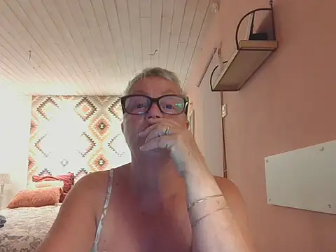 GrannyChrissy68 online show from 7, 11, 2025